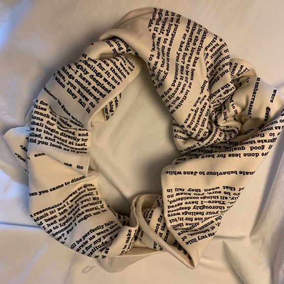 Storiarts "Pride and Prejudice" book print infinity scarf - Picture 1 of 6